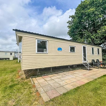 Cosy 8 Berth Caravan At Valley Farm Holiday Park In Essex Ref 46671V Hotel Great Clacton Exterior photo