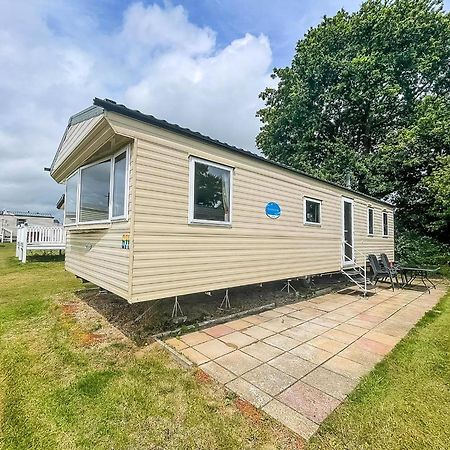 Cosy 8 Berth Caravan At Valley Farm Holiday Park In Essex Ref 46671V Hotel Great Clacton Exterior photo