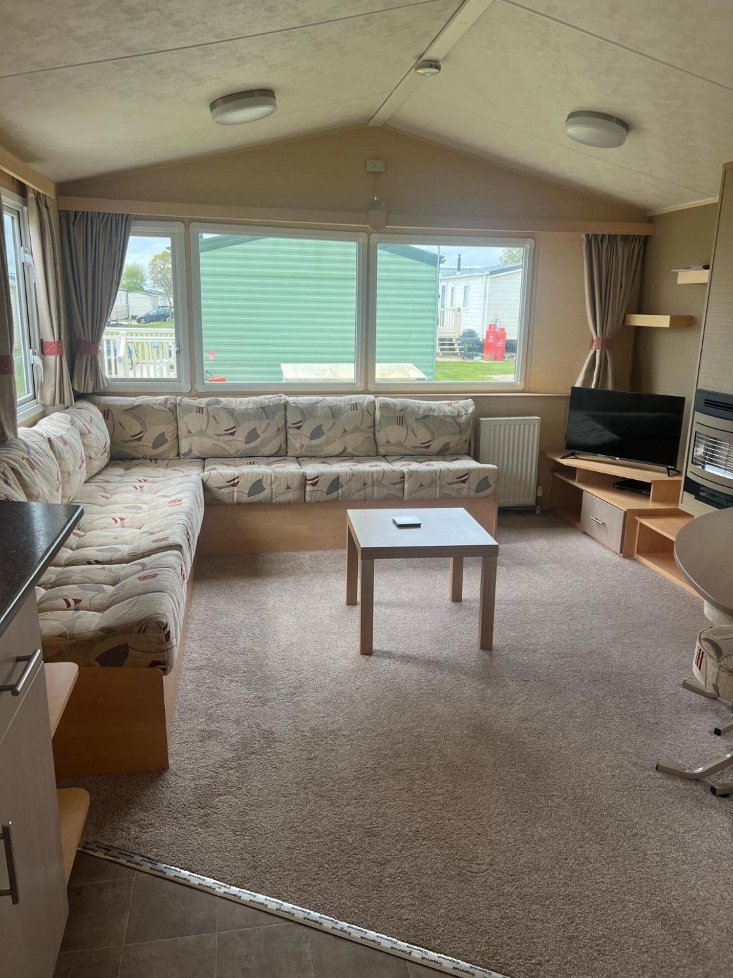 Cosy 8 Berth Caravan At Valley Farm Holiday Park In Essex Ref 46671V Hotel Great Clacton Exterior photo