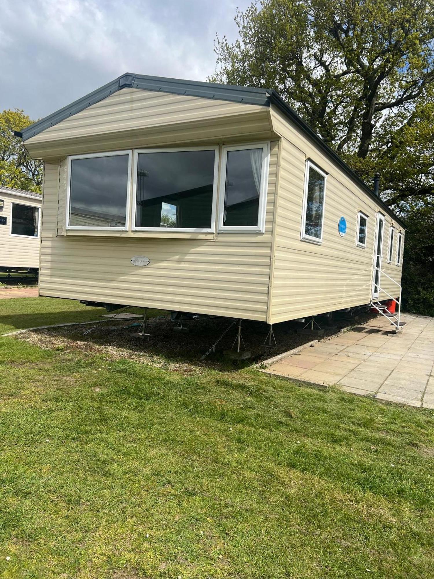 Cosy 8 Berth Caravan At Valley Farm Holiday Park In Essex Ref 46671V Hotel Great Clacton Exterior photo