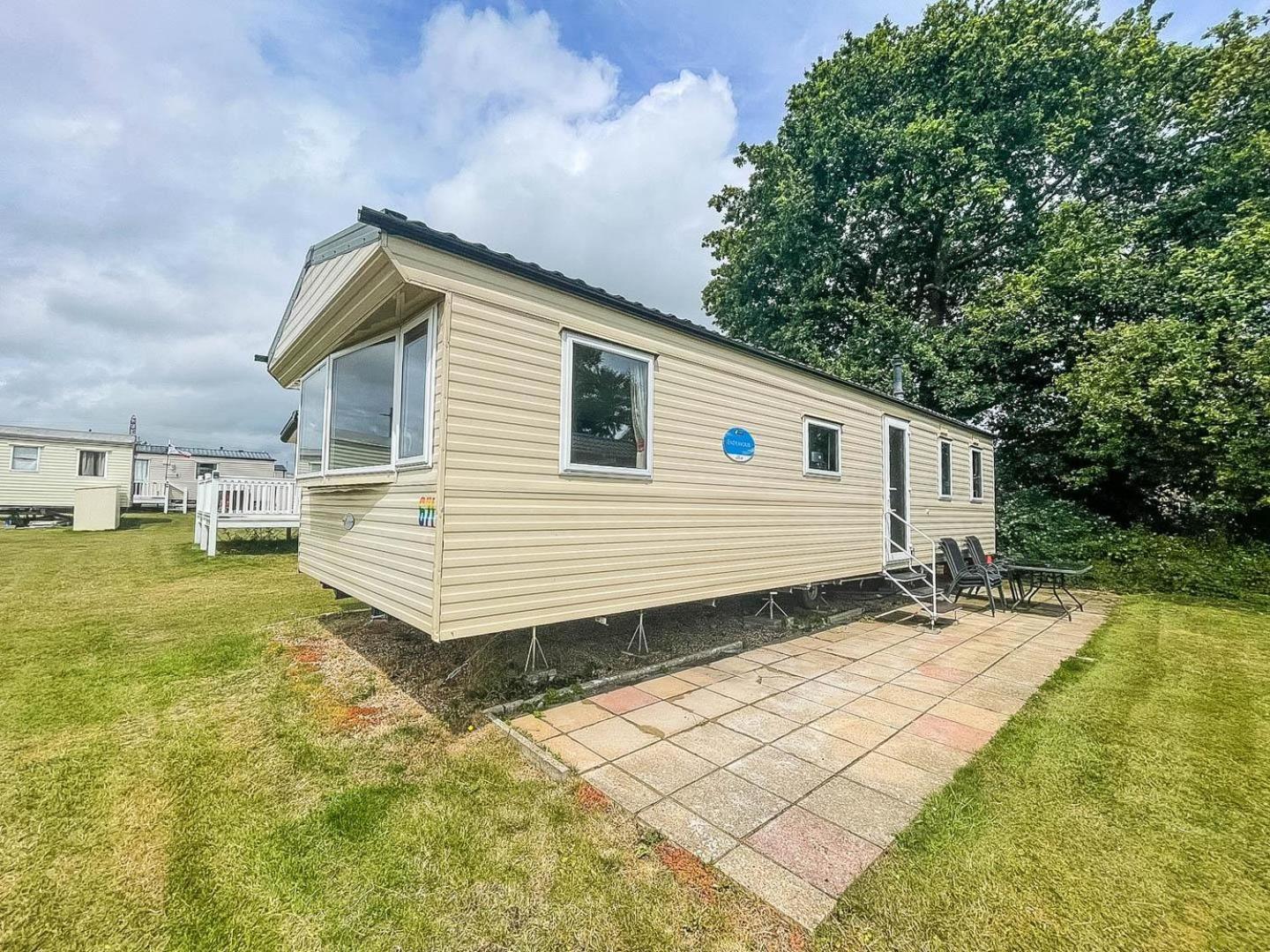 Cosy 8 Berth Caravan At Valley Farm Holiday Park In Essex Ref 46671V Hotel Great Clacton Exterior photo